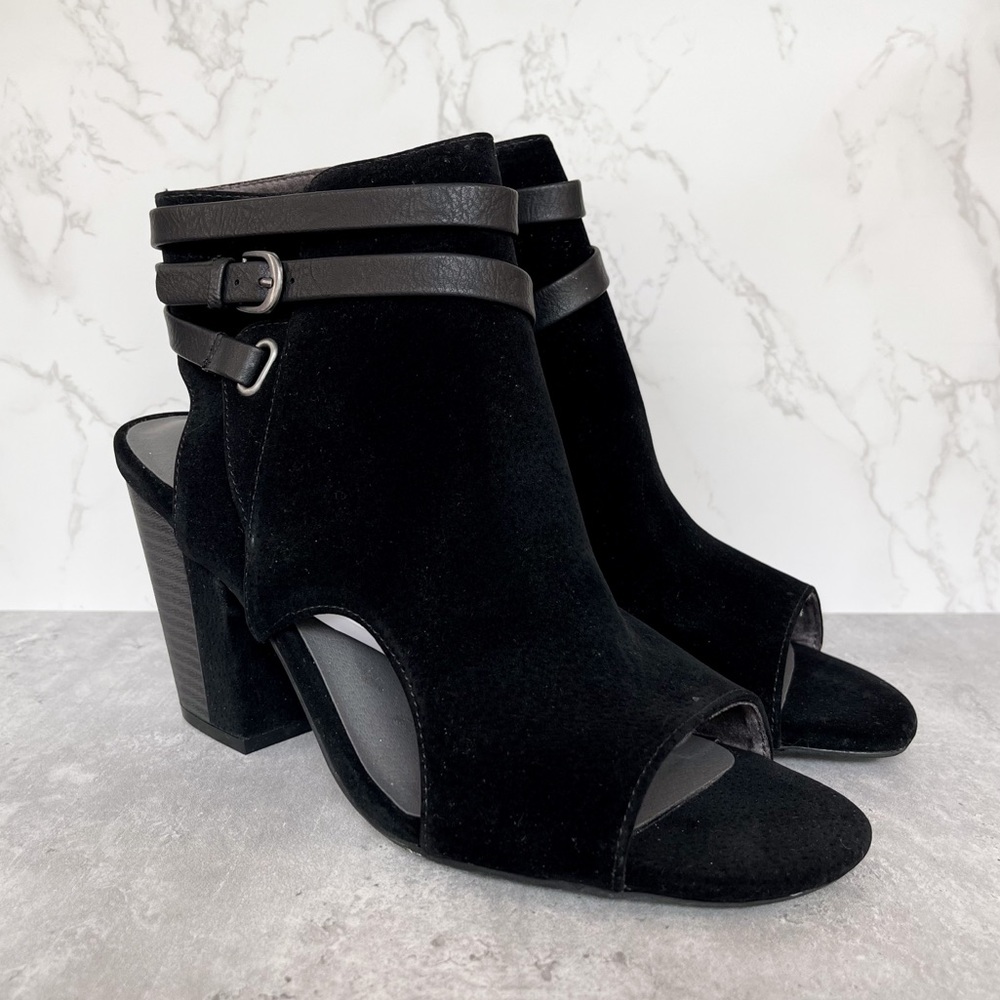 WHITE MOUNTAIN Shira Black Booties